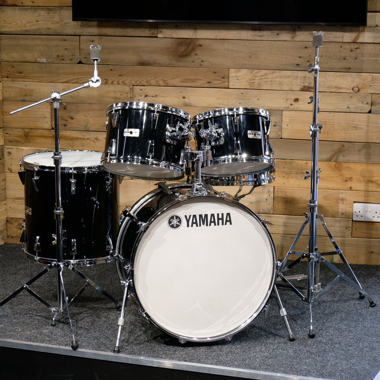 Pre-Owned Yamaha 7000 5 Piece Drum Kit in Black