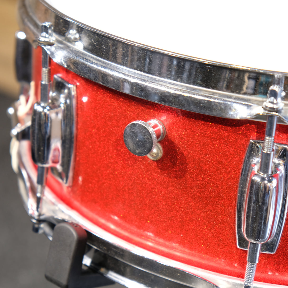 Pre-Owned Ludwig Standard 14"x5" Snare Drum in Red Sparkle