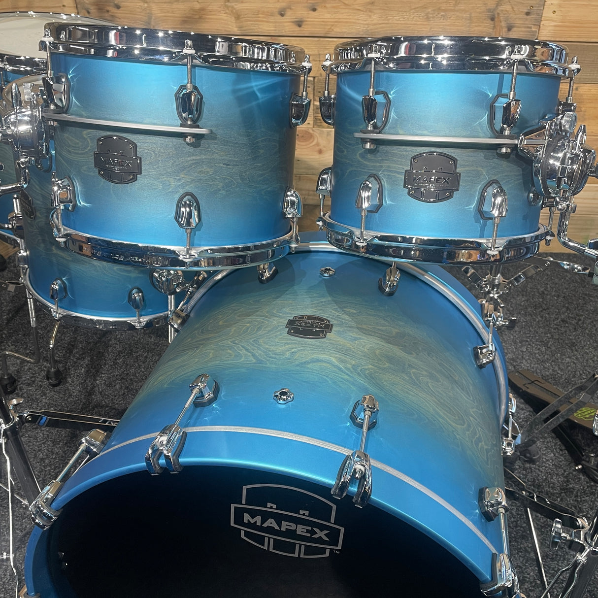 Pre-Owned Mapex Saturn Evolution Maple/Walnut Exotic 5 Piece in Azure Blue